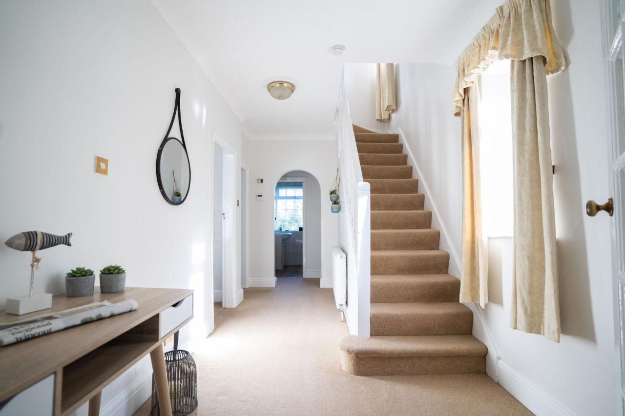 Beautiful Detached Home In Quaint Village Setting ウェザビー エクステリア 写真