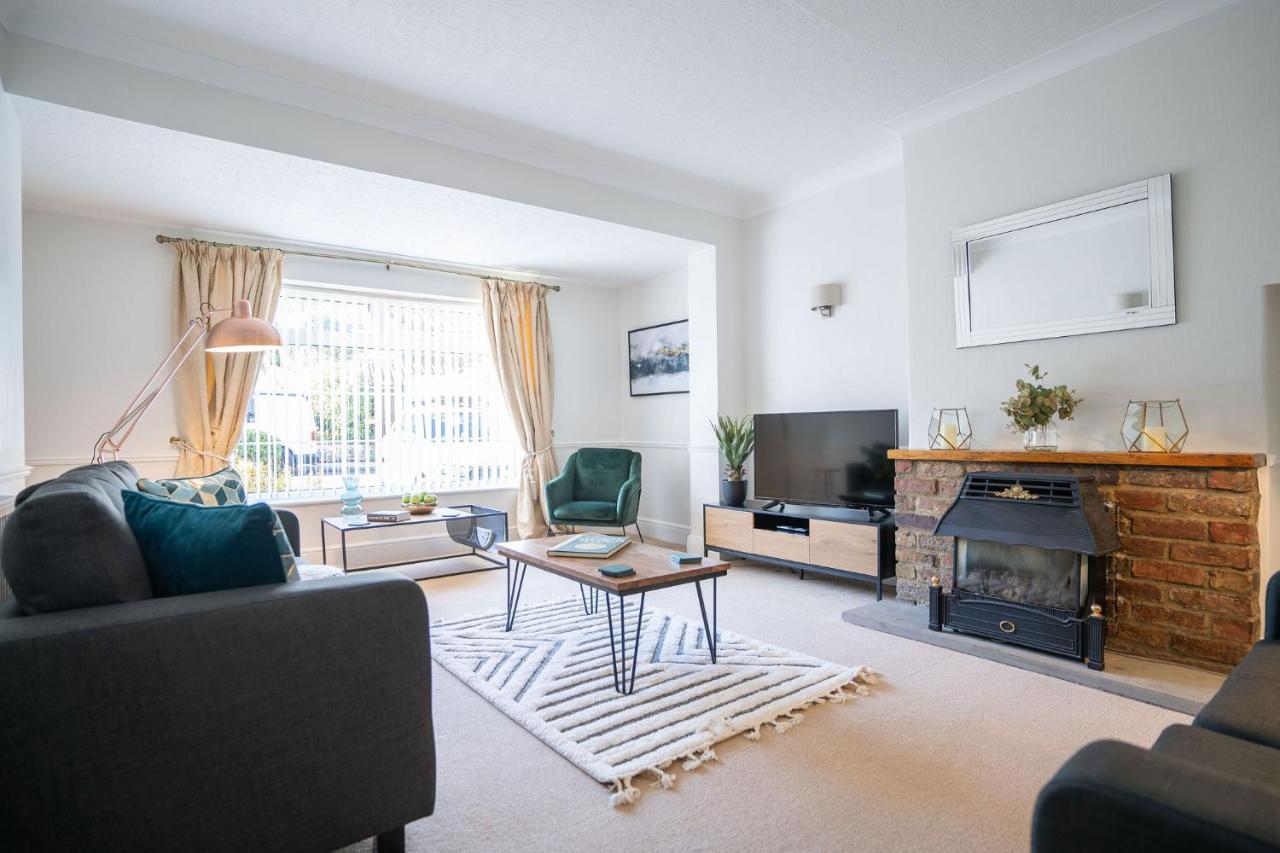 Beautiful Detached Home In Quaint Village Setting ウェザビー エクステリア 写真