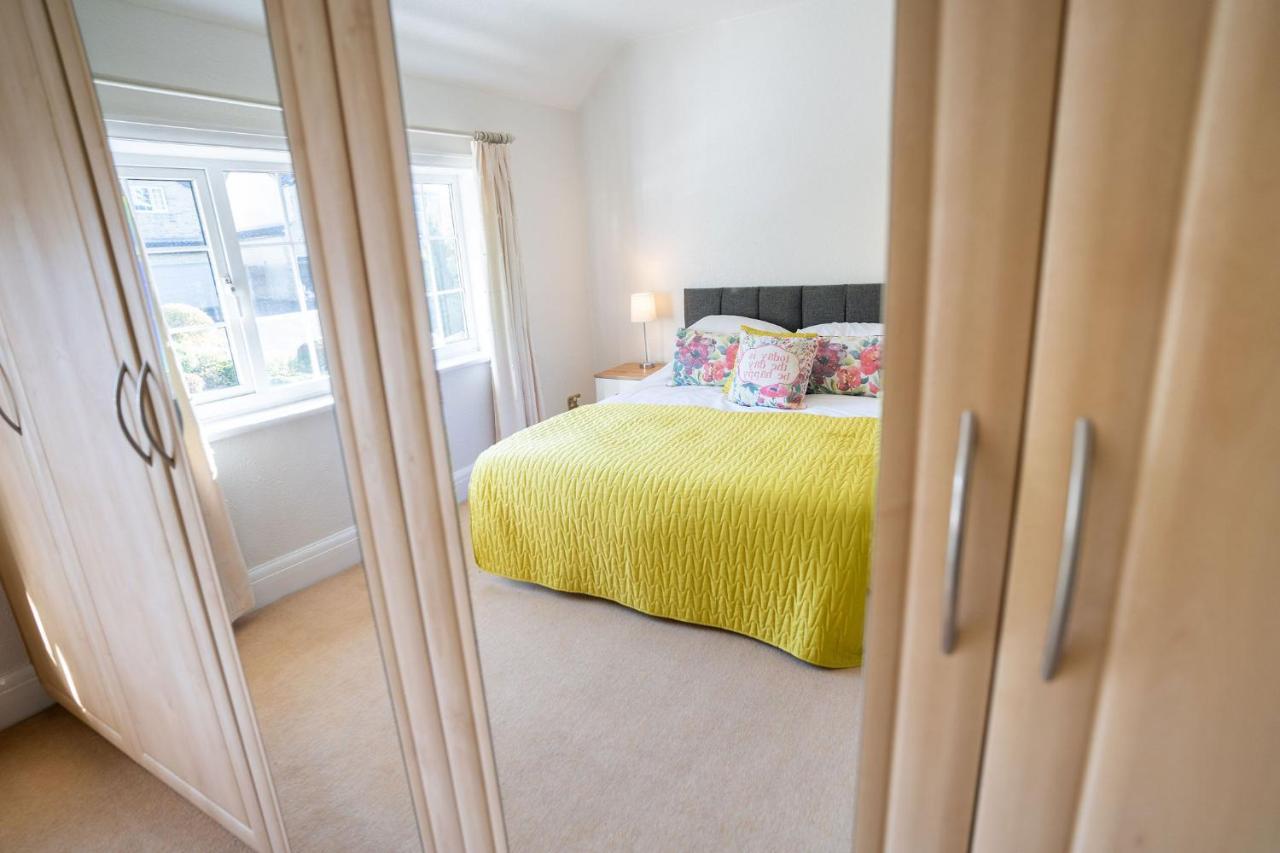 Beautiful Detached Home In Quaint Village Setting ウェザビー エクステリア 写真