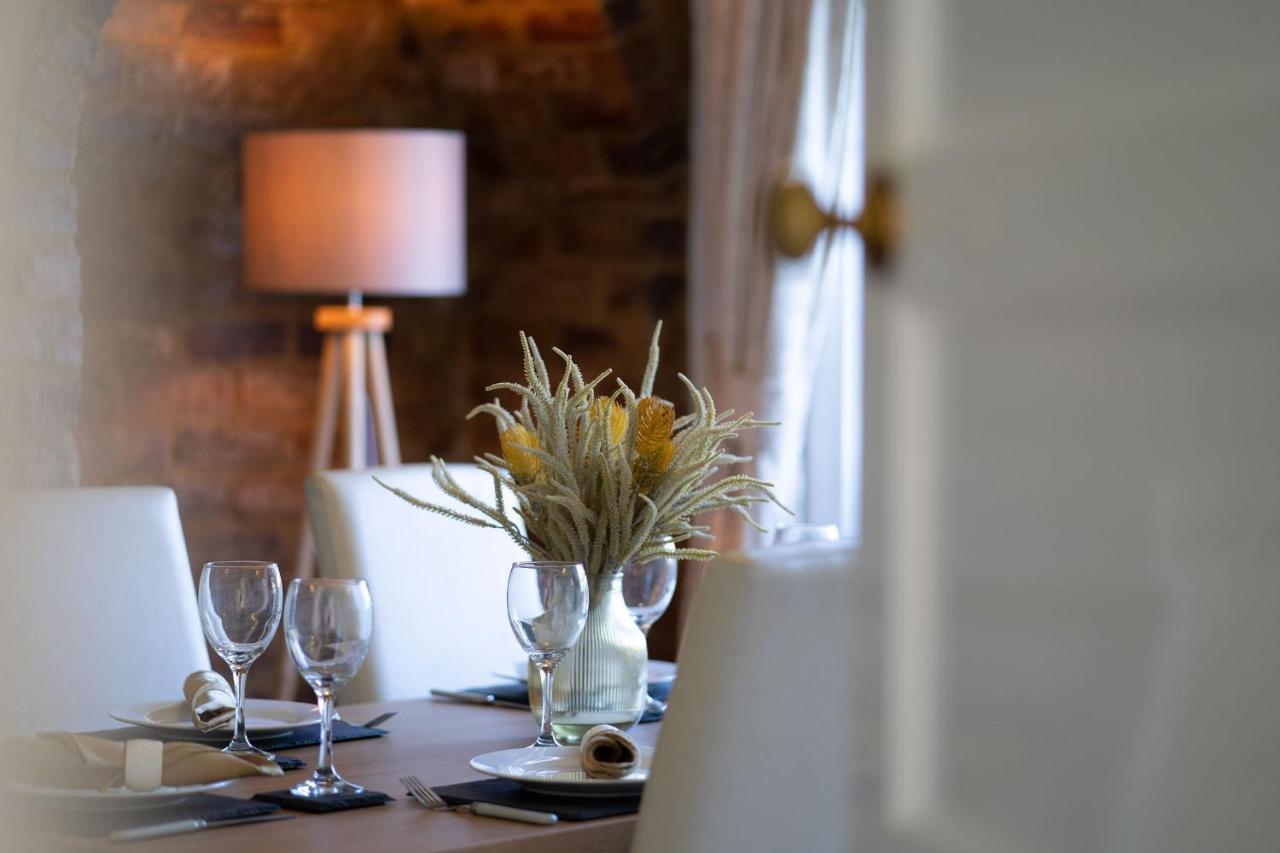 Beautiful Detached Home In Quaint Village Setting ウェザビー エクステリア 写真