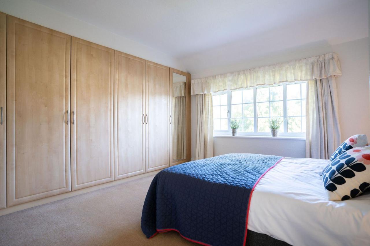 Beautiful Detached Home In Quaint Village Setting ウェザビー エクステリア 写真